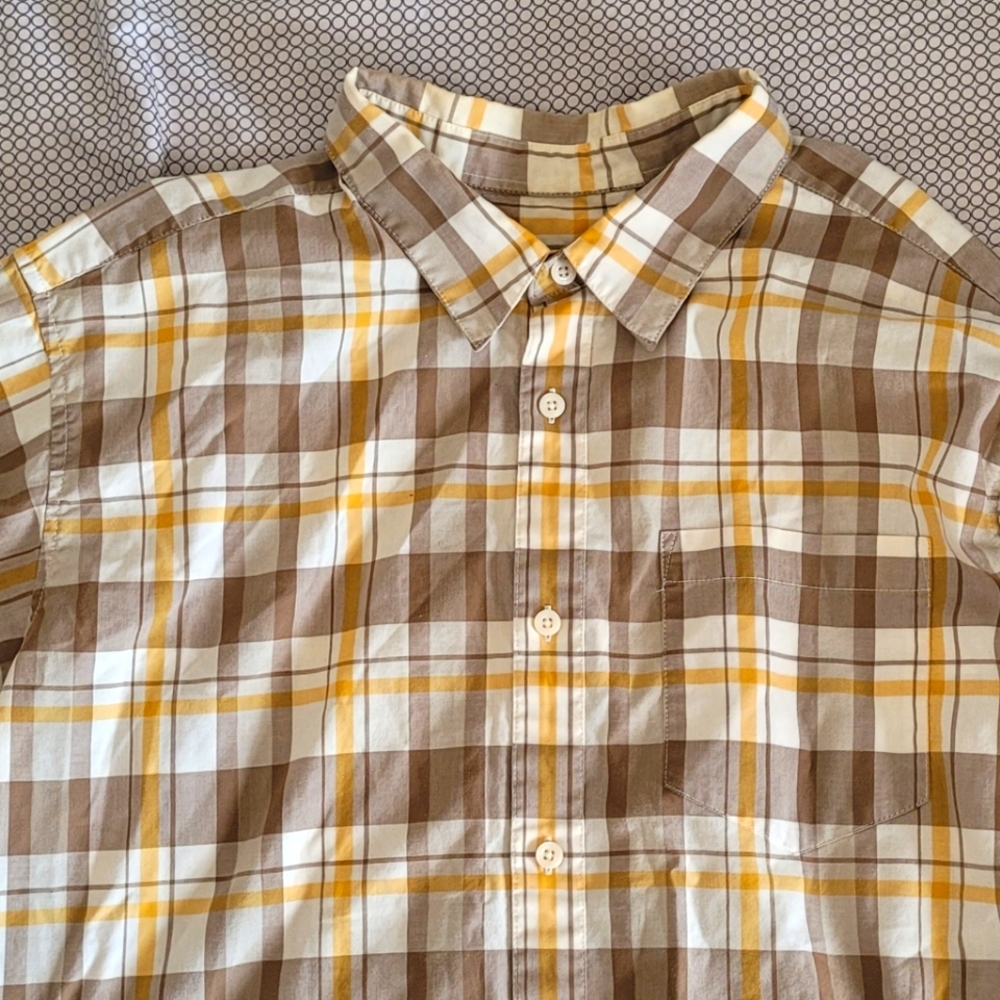 Patagonia button up shirt size Large, a cotton polyester blend.
